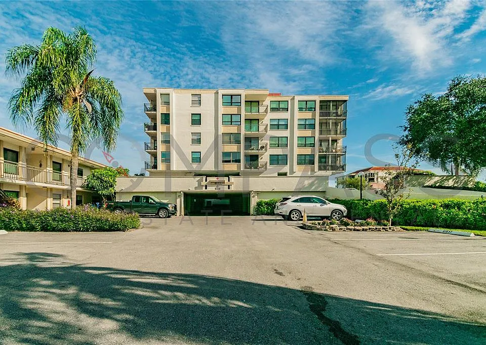 6177 Sun Blvd #404