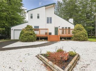 6112 Boardwalk Dr, Tobyhanna, PA 18466