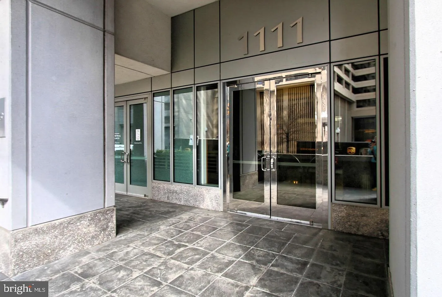 2 bed, 2.5 bath, 1475 sqft, $5,600 — Photo 3