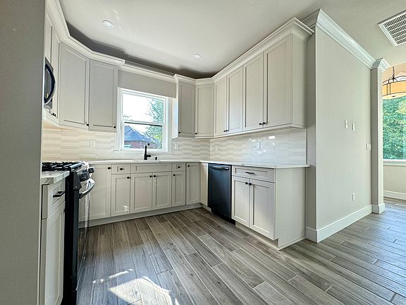 4th image of 352 Edgegrove Ave #2F