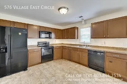 576 Village East Cir — Photo 7