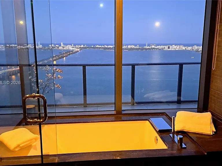3131 NE 7th Ave #Penthouse 4901 — Photo 32