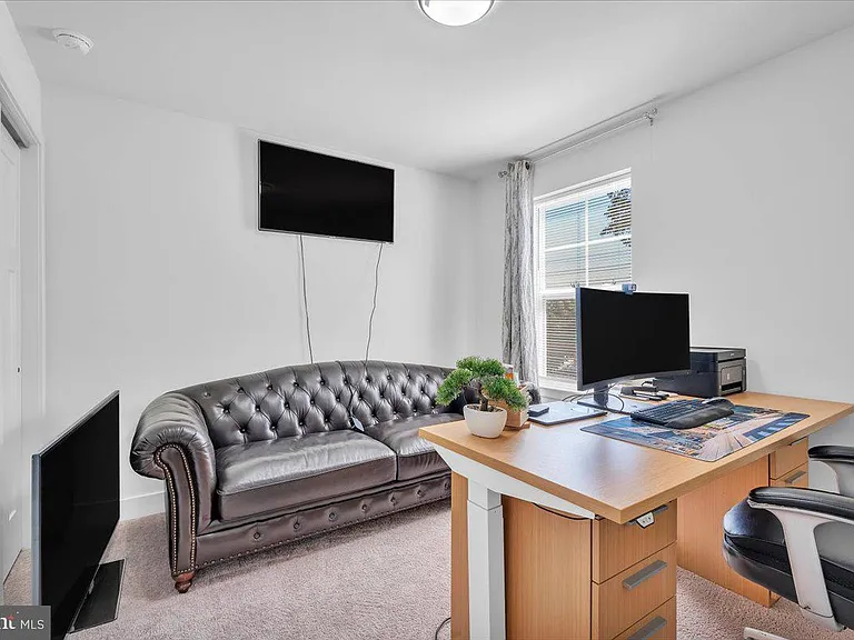 16 Claro Ave — Photo 19