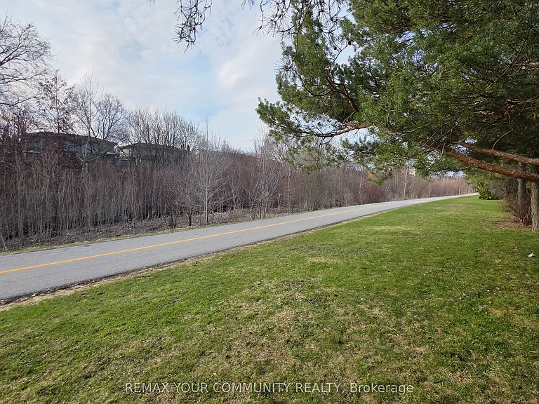 210 Highland Cres #19 — Photo 35