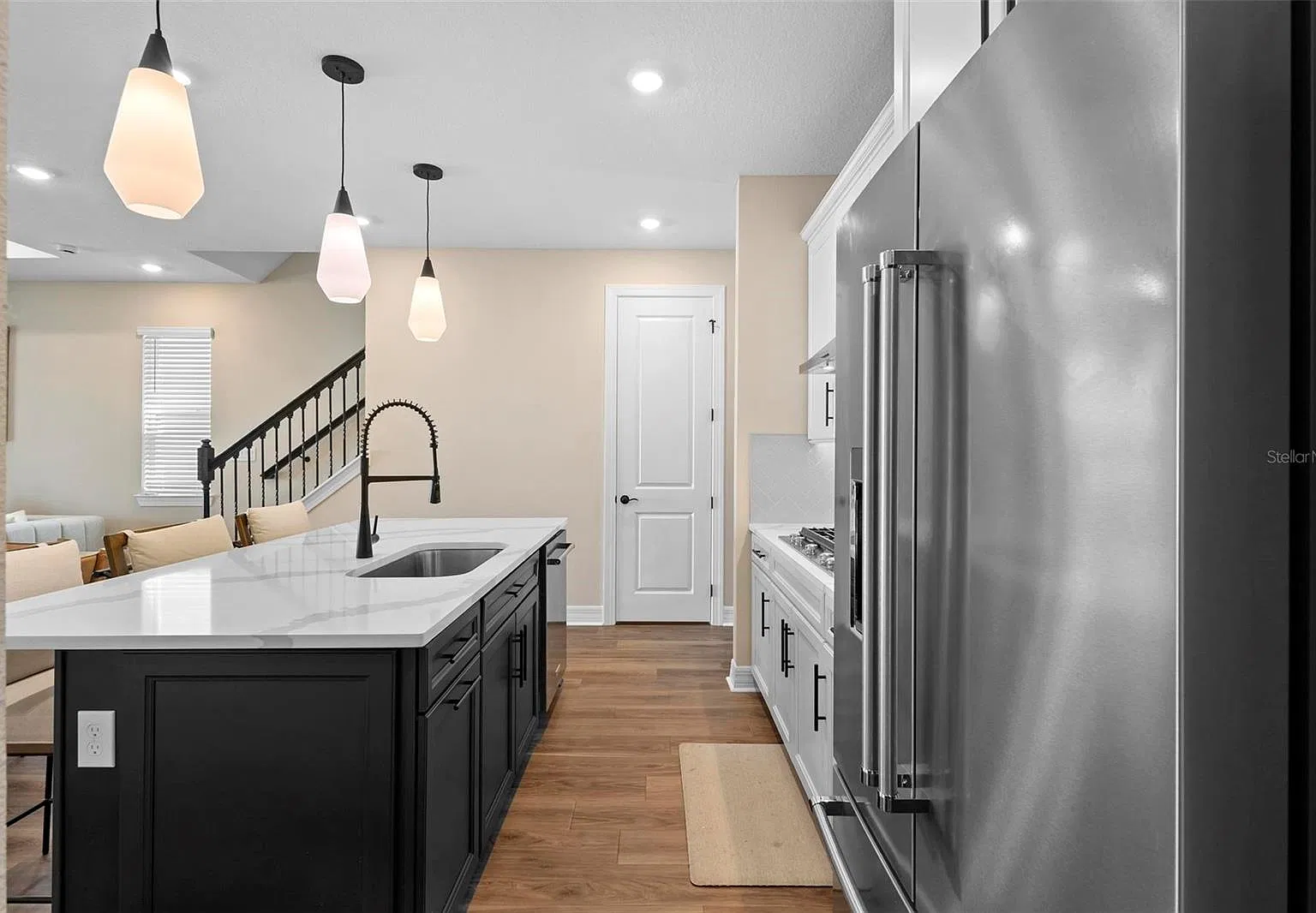 3 bed, 2014 sqft, $4,150 — Photo 3