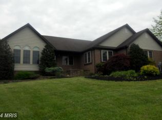 27 Dogwood Manor Dr, Shenandoah Junction, WV 25442
