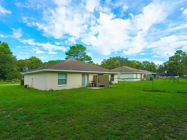 1093 N Lion Cub Point — Photo 2