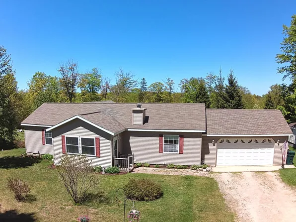 21652 Ridge Rd, Grand Marais, MI 49839