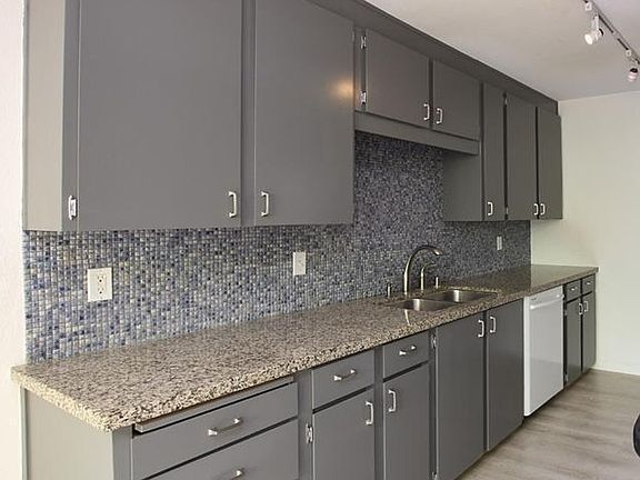 4th image of 1702 Dolphin Dr