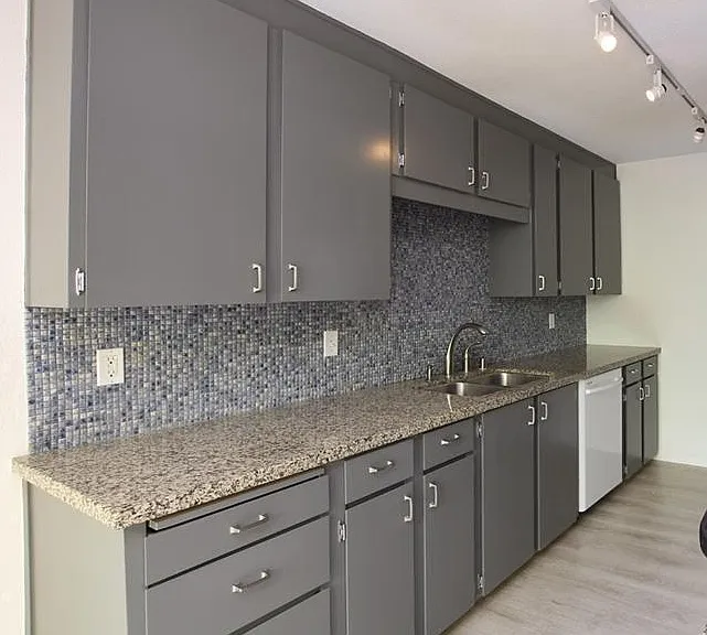 1702 Dolphin Dr — Photo 4