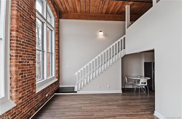 1st image of 201 S Hoskins Rd APT 211