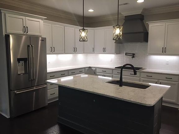 3rd image of 7381 Blackstone Dr #20