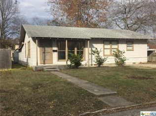 726 E Humphreys St, Seguin, TX 78155