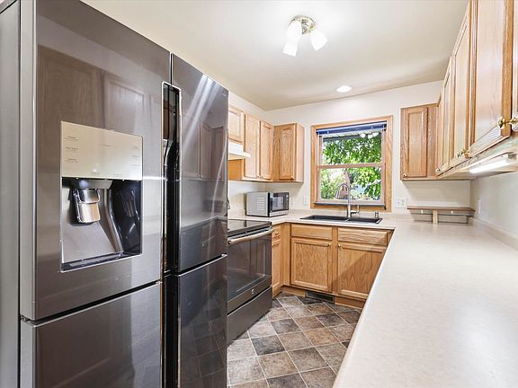5th image of 2224 Geele Ave