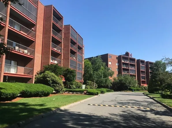 3 Summit Dr APT B2, Reading, MA 01867