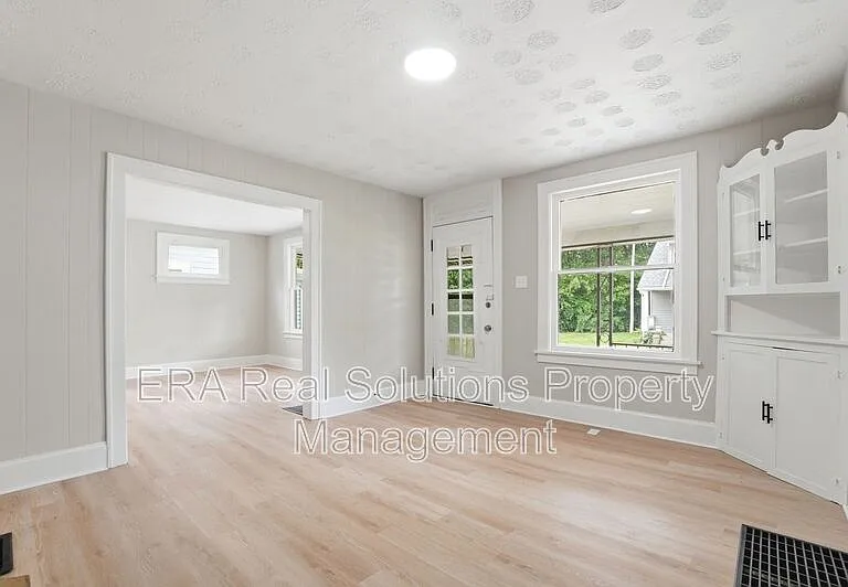 394 S Guilford Ave — Photo 7