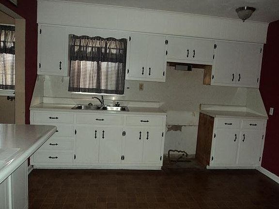 5th image of 3034 Allen St