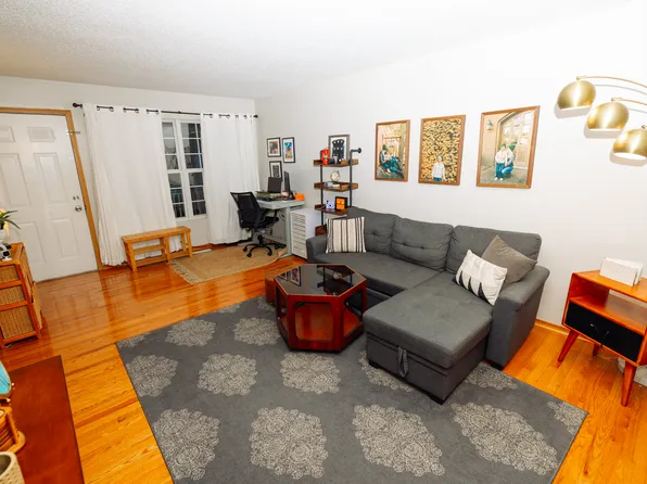 210 6th St, West Des Moines, IA 50265