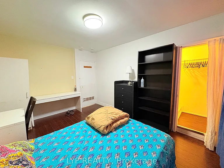 22 Ivordale Cres #A — Photo 16