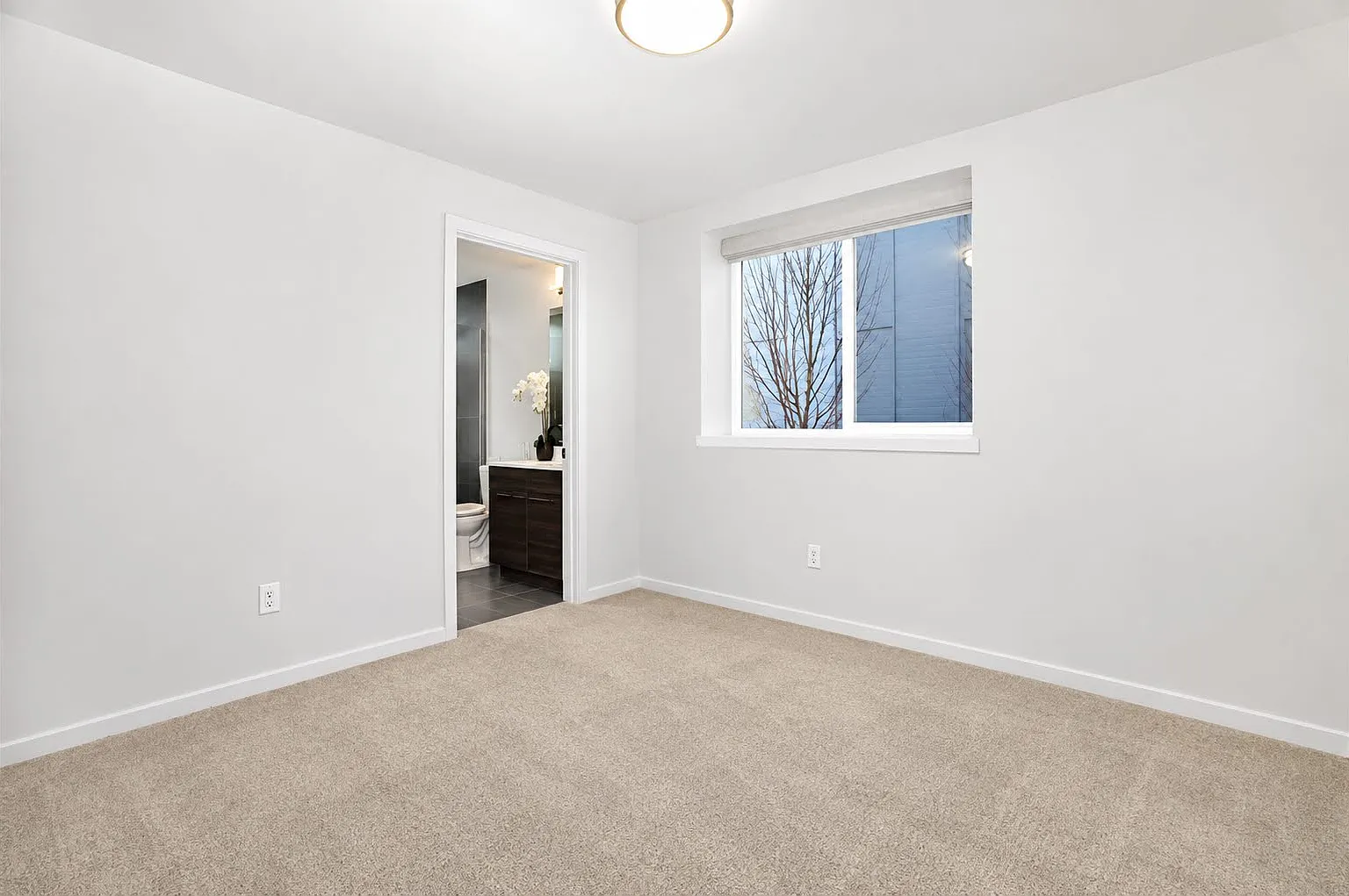 3 bed, 2.5 bath, 1588 sqft, $3,950 — Photo 4