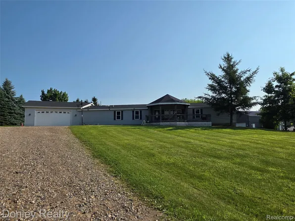 4605 Pleasant St, Clifford, MI 48727