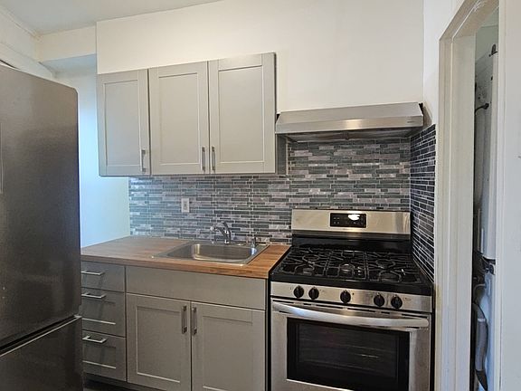 3rd image of 19603 42nd Ave Floor 1