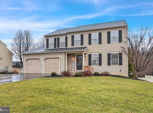 595 Sterling Dr, Red Lion, PA 17356