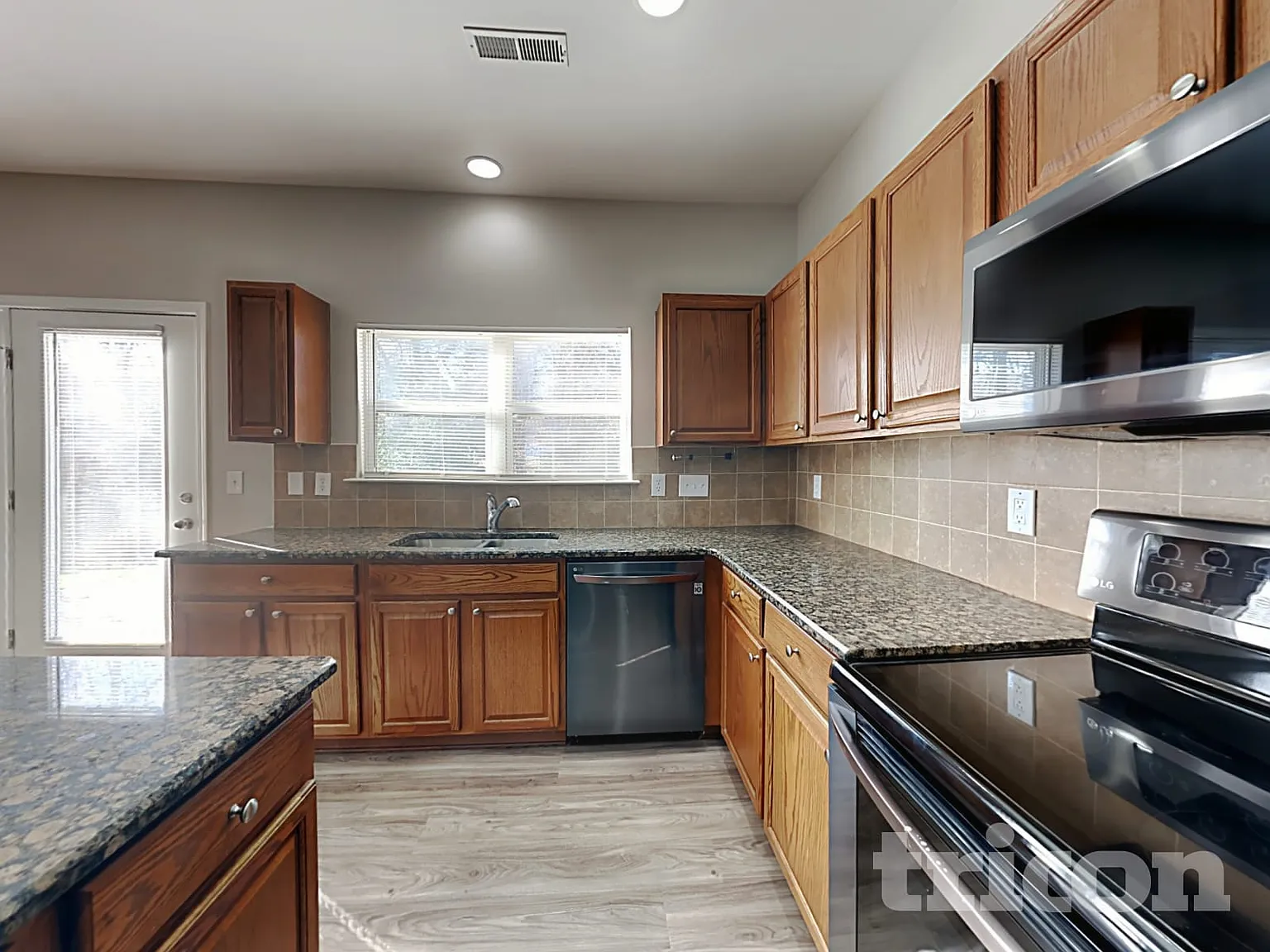 6405 Lanzerac Manor Drive Charlotte NC — Photo 4