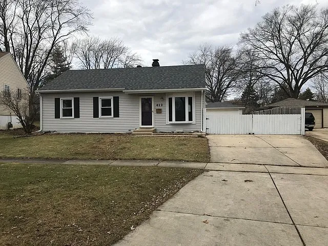 412 Belden Ave photo 1