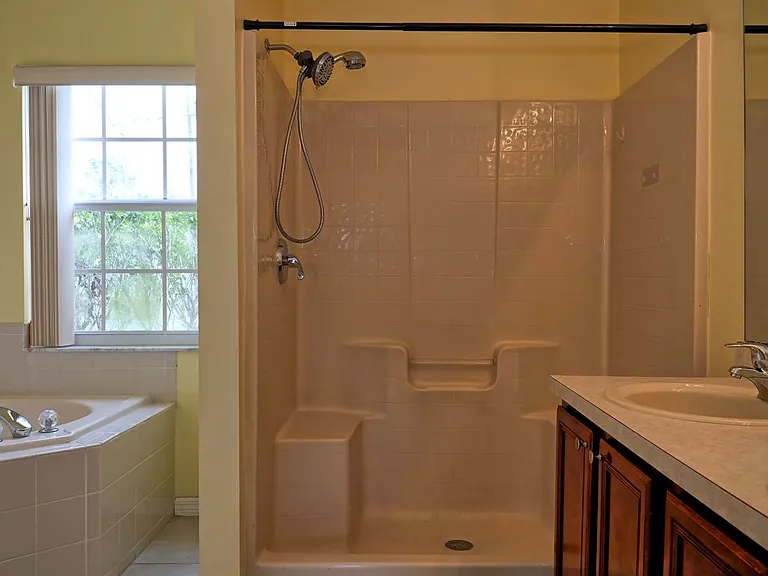 752 Paris Dr — Photo 9