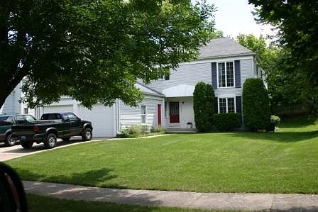 Front of duplex. 2732 is on the left side.