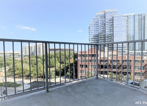 2nd image of 1600 S Indiana Ave Unit 705
