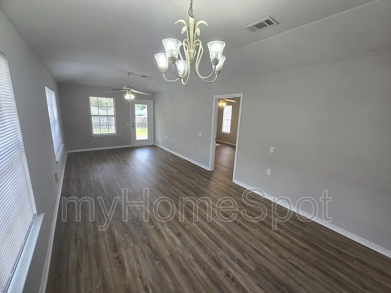 3115 Flintlock Dr — Photo 2