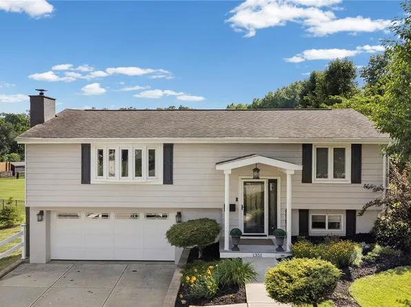 1351 Carnahan Rd, Pittsburgh, PA 15220