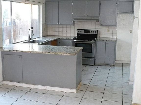 4th image of 5025 Clover Field Way