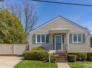 32 Harrison St, Sayreville, NJ