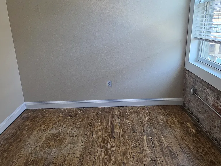 700 Franklin Ave #14 — Photo 9