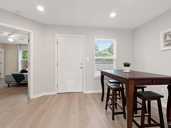 4th image of 1004 Polk Ave