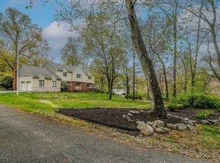 142 W Springtown Rd, Long Valley, NJ 07853
