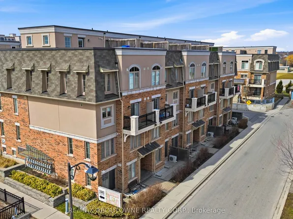 2441 Greenwich Dr #106, Oakville, ON L6M 0S3