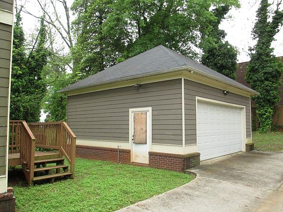Rear Garage
