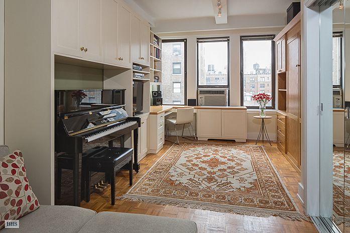 1st image of 118 W 72nd St APT 701