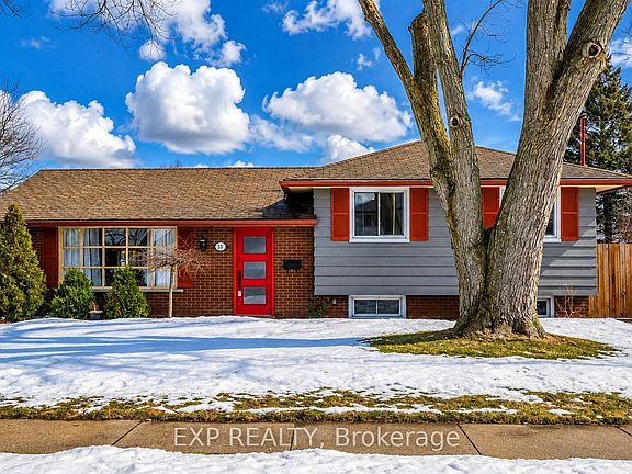3rd image of 33 Fairlawn Rd