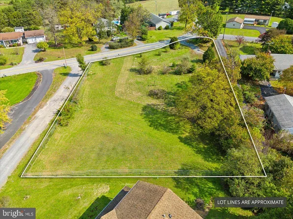 2298 Nadenbousch Ln, Inwood, WV 25428