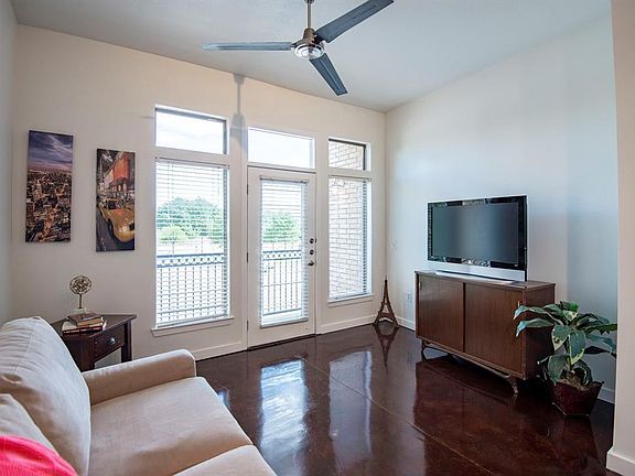 2nd image of 201 W Lancaster Ave Unit 209