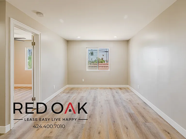 921 W 82nd St #27 — Photo 6