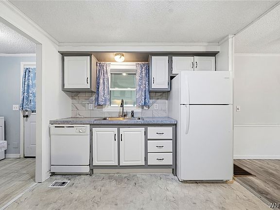5th image of 35 Windridge Ln