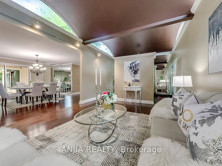 2419 Lionheart Cres — Photo 5