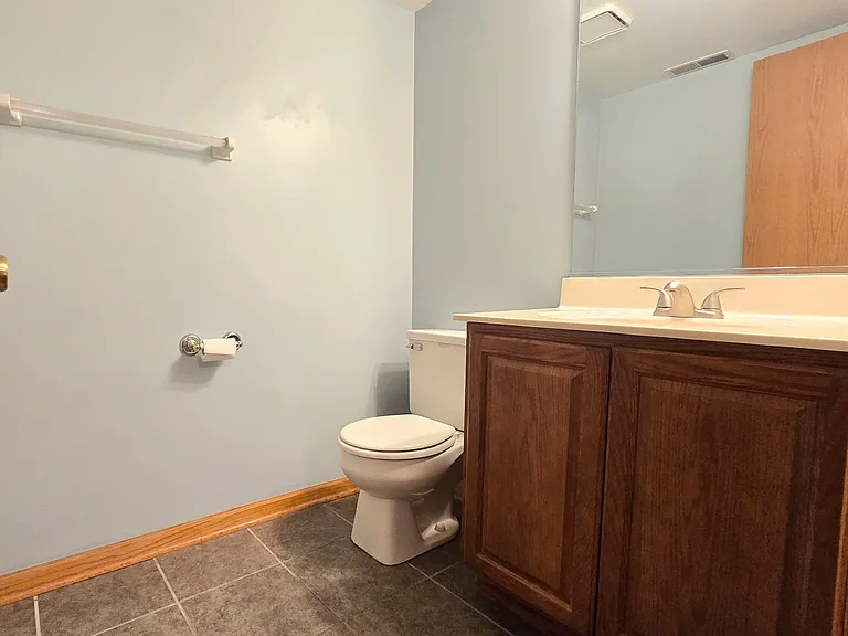409 Fairfax Ln — Photo 12