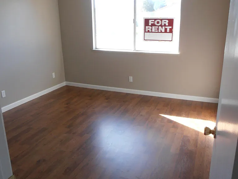 24382 Bluegrass Ct — Photo 11